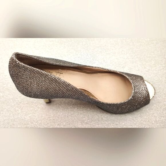 Vince Camuto Silver Grey  Peep-Toe Heels Shoes Formal Party Sz 6 - Picture 6 of 15